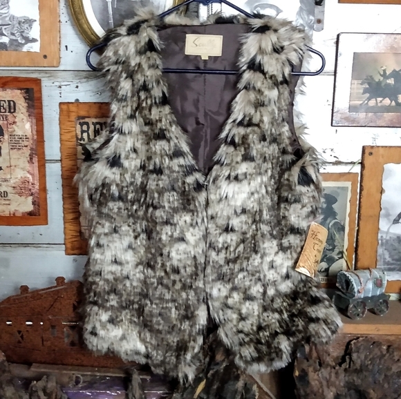 Scully Jackets & Blazers - NWT Scully faux fur vest